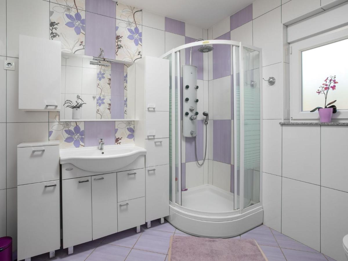 Holiday Home Lavendel - Mlk159 By Interhome Dobrinj Bagian luar foto